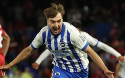 Suplentes dan vibrante victoria a Brighton sobre el campeón Liverpool en la Liga Premier