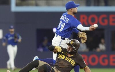 Lukes batea el hit de la victoria en 11ma y los Azulejos vencen 7-6 a Padres