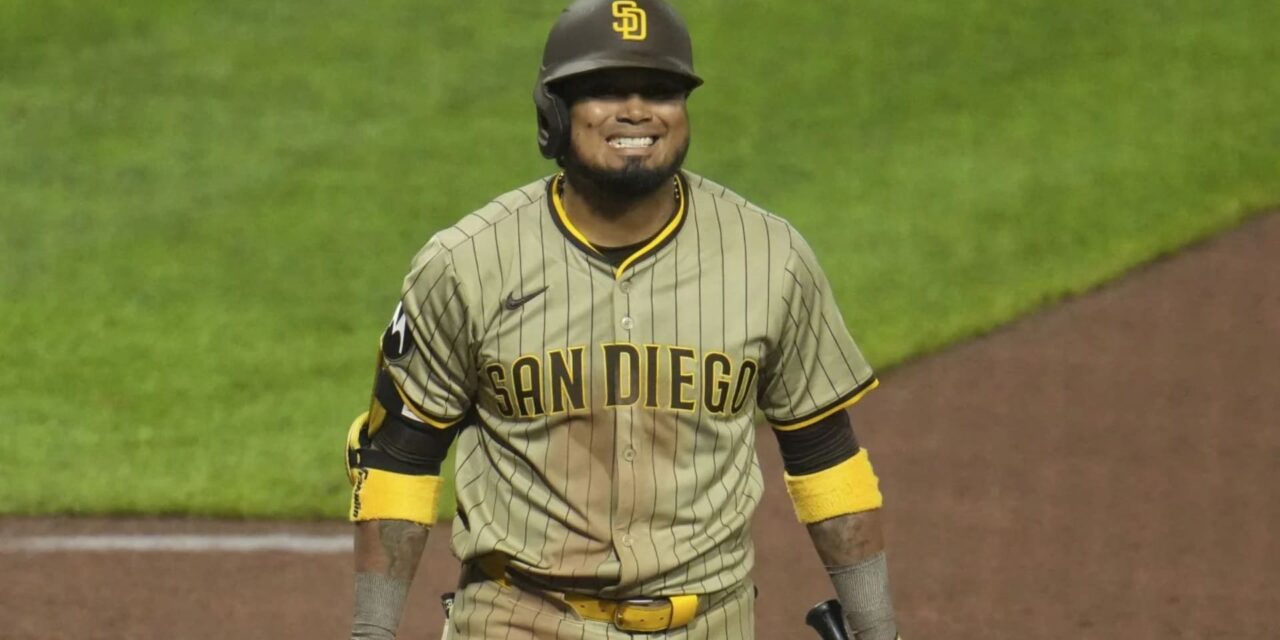 Luis Arráez logra tres hits y produce tres carreras en la victoria de Padres 9-4 sobre Piratas