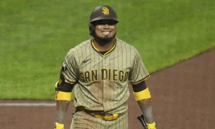 Luis Arráez logra tres hits y produce tres carreras en la victoria de Padres 9-4 sobre Piratas