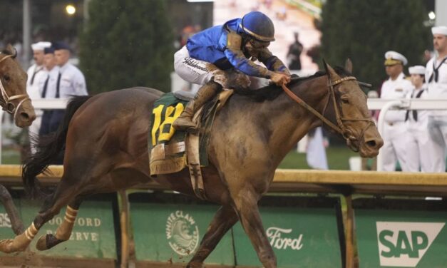 Sovereignty reina en 151ra edición del Derbi de Kentucky, supera al favorito Journalism en lodo