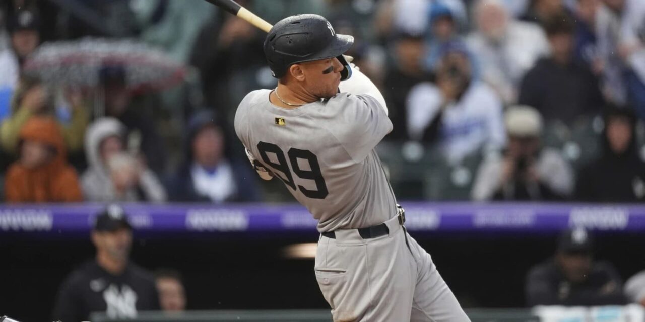 Aaron Judge ayuda a los Yankees a superar 5-4 a los Rockies pese a la lluvia y ganar 2-1 la serie