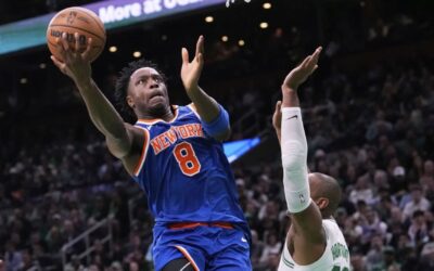Knicks remontan 20 puntos y vencen 108-105 a Celtics en tiempo extra