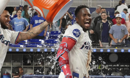 Sencillo impulsor de Sánchez en la 10ª da triunfo 5-4 a los Marlins sobre Dodgers