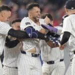 Yankees remontan ante los Padres 4-3 en 10 entradas después de romper el intento de no hit de Cease en la séptima.