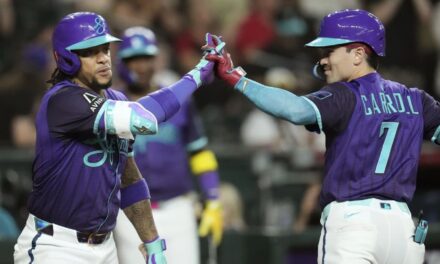 Carroll y Naylor conectan vuelacercas; Diamondbacks vencen 5-1 a Padres