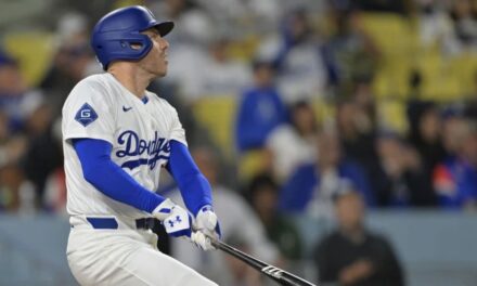 Con 2 jonrones de Muncy y doble de Freeman, Dodgers superan 6-5 a Mets en 10 entradas