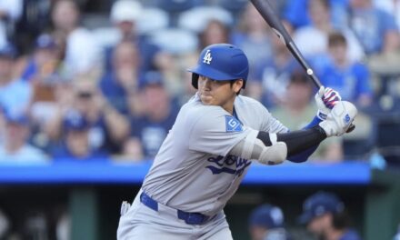 Ohtani conecta su 29no jonrón, añade triple impulsor y guía a Dodgers a triunfo 5-4 sobre Reales