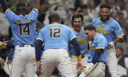 Caleb Durbin conecta un jonrón decisivo y Cerveceros superan 4-3 a Padres