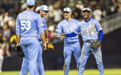 Pérez conecta sencillo clave para triunfo de Reales, 6-5 sobre Padres
