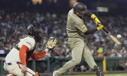 Un elevado de sacrificio de José Iglesias en la 10ma da triunfo 1-0 a Padres sobre Gigantes