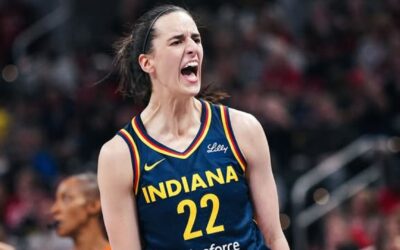 Clark regresa y anota 32 puntos para liderar a Indiana Fever ante New York Liberty.