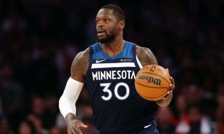 Randle y Timberwolves finalizan contrato de tres años por hasta 100M