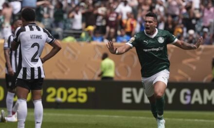 Genialidad de Paulinho instala a Palmeiras en cuartos del Mundial de Clubes al vencer 1-0 a Botafogo