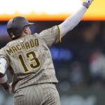Jonrón de Manny Machado marca la diferencia y los Padres vencen 1-0 a los Cerveceros