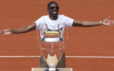 Dembélé del PSG levanta el trofeo de la Champions en Roland Garros