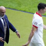 Entrenador de Polonia renuncia tras disputa con la estrella Robert Lewandowski