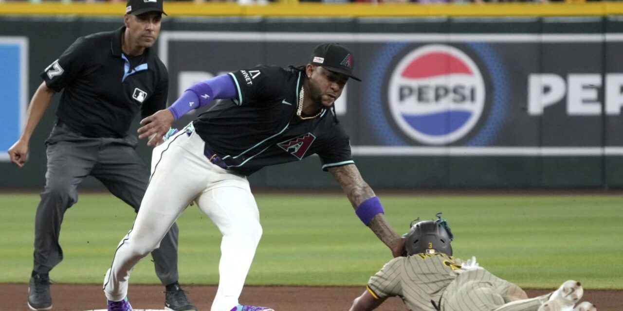 Perdomo conecta triple de 3 carreras, Diamondbacks anotan 5 en la 9na y superan 8-7 a Padres