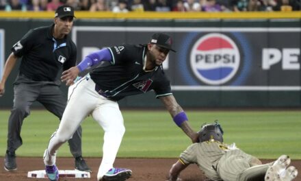 Perdomo conecta triple de 3 carreras, Diamondbacks anotan 5 en la 9na y superan 8-7 a Padres