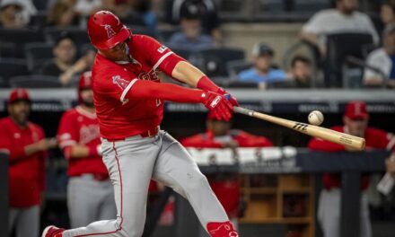 Jonrón de Chisholm rompe racha de 30 entradas de Yankees sin anotar, pero Angelinos se imponen