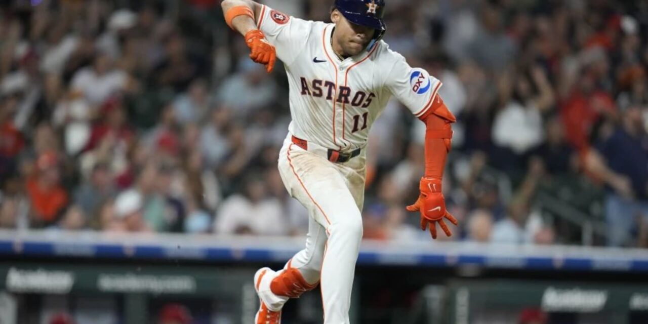 Cam Smith conecta un sencillo impulsor en la octava y Astros vencen 2-1 a Filis