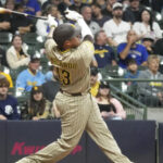 Manny Machado conecta otro jonrón y Padres vencen 2-0 a Brewers