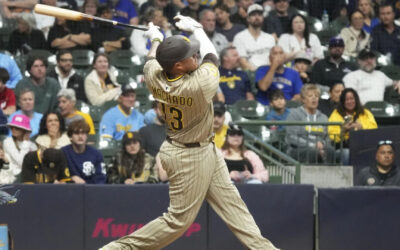 Manny Machado conecta otro jonrón y Padres vencen 2-0 a Brewers