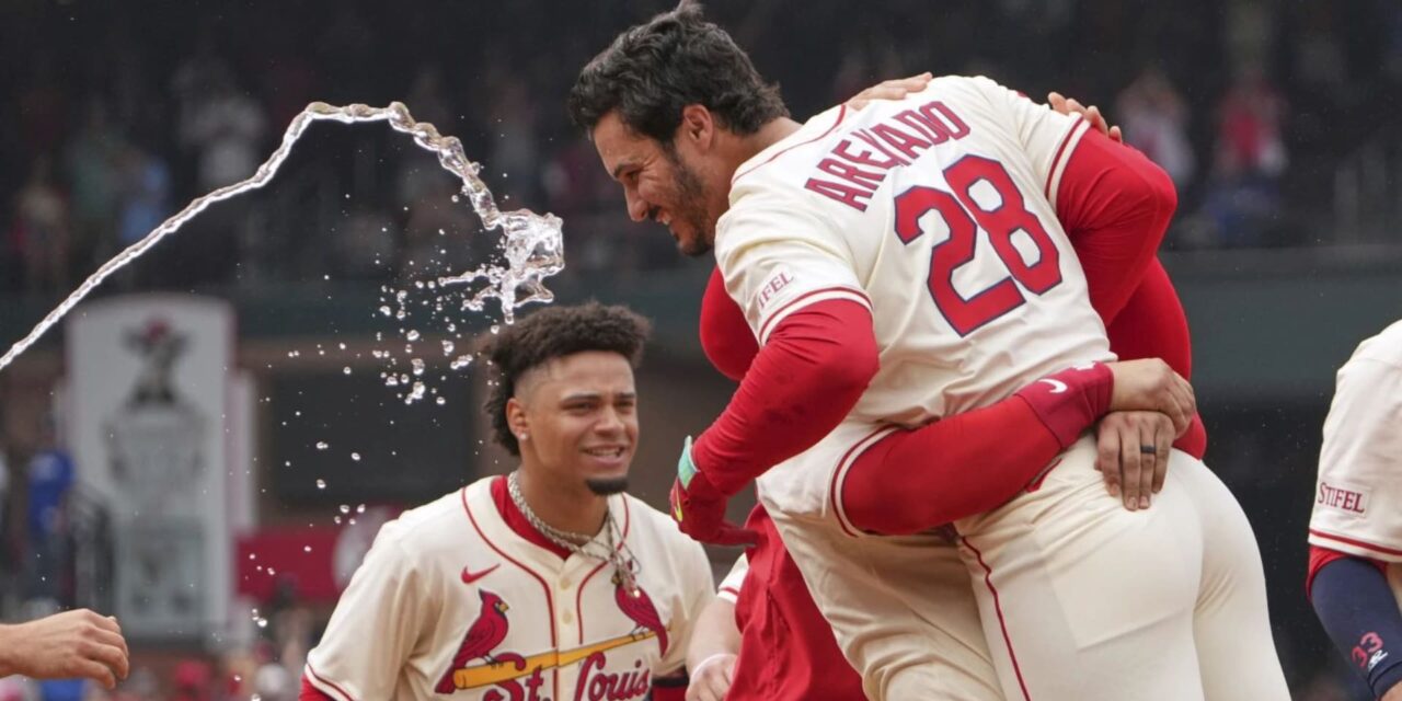 Doblete de Arenado en la novena da triunfo a Cardenales 2-1 sobre Dodgers