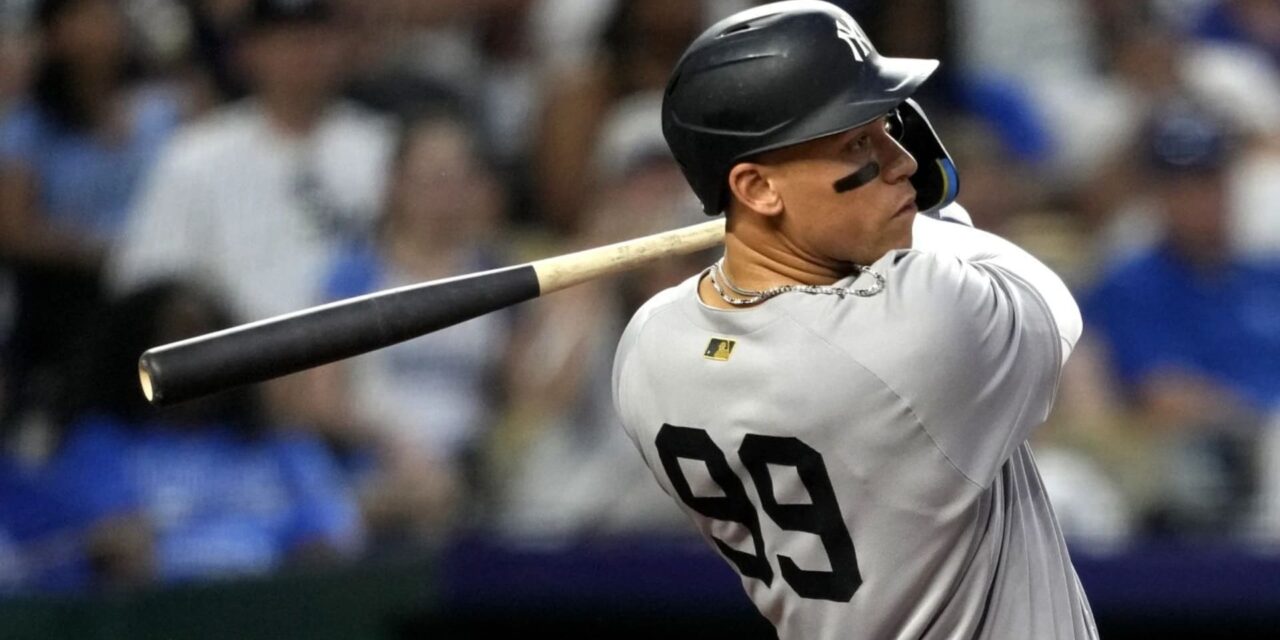 Judge conecta jonrón por 3er juego seguido y Yankees vencen 6-3 a Reales con gran faena de Schmidt