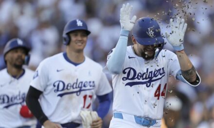 Jonrón de tres carreras de Andy Pagés da victoria 5-4 a Dodgers sobre Gigantes