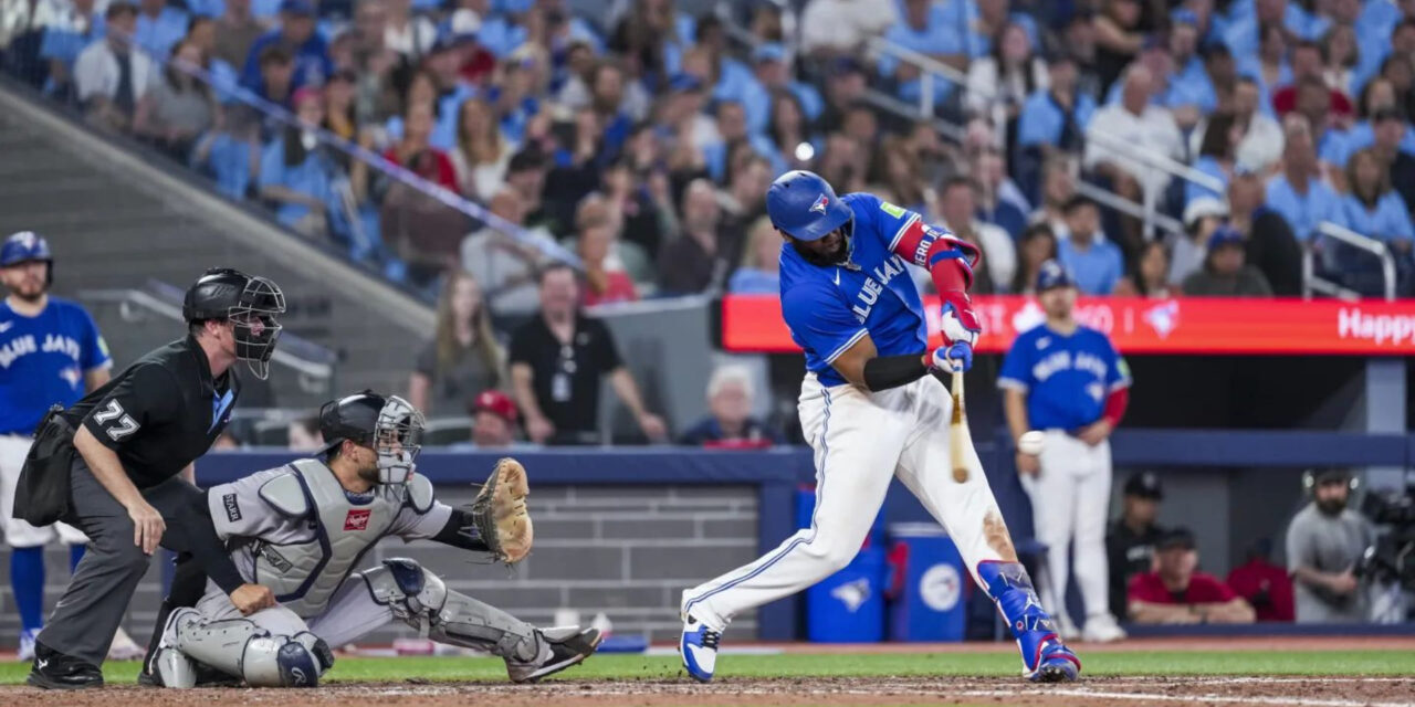 Guerrero rompe empate con sencillo de dos carreras y Azulejos derrotan 5-4 a Yankees
