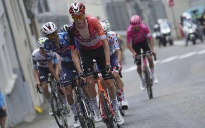 Arensman gana la etapa más dura del Tour de Francia tras un agotador esfuerzo en solitario