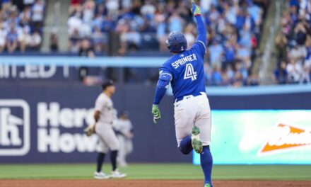 Springer conecta 2 jonrones, Azulejos barren a Yankees y lideran el Este de la Liga Americana
