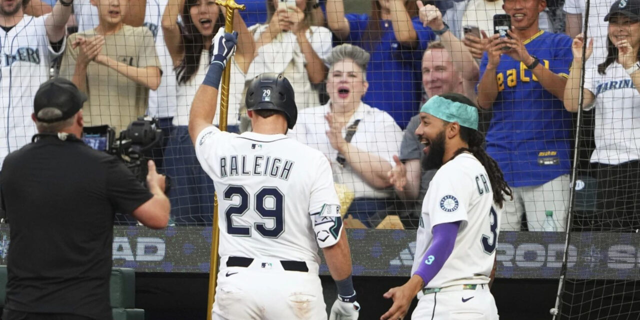 Jonrón de Raleigh impulsa a Marineros a romper racha de 11 victorias de Cerveceros