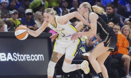 Ogunbowale y Bueckers anotan 20 puntos y Wings se aferran para derrotar a Liberty 92-82