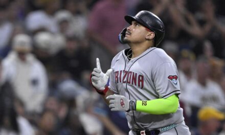 Naylor pega jonrón y los Diamondbacks vencen a los Padres