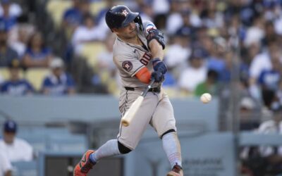 Altuve aporta 2 jonrones, impulsa 5 en paliza histórica de Astros, 18-1 ante Dodgers