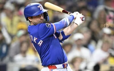 Kyle Higashioka conecta un jonrón y remolca 5 carreras para que Rangers derroten 7-4 a Padres