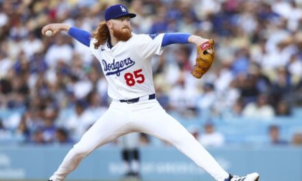 Dustin May pierde oportunidad de juego perfecto pero Dodgers barren a Medias Blancas