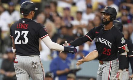 Lewis y Vázquez impulsan tres carreras cada uno en victoria 10-7 de Mellizos ante Dodgers