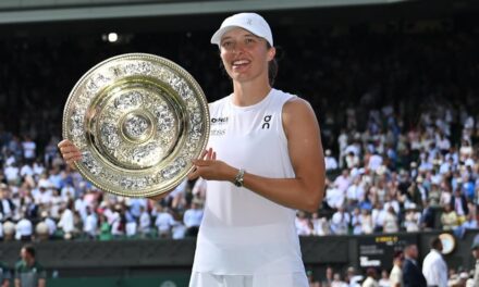 Swiatek arrasa a Anisimova y conquista Wimbledon