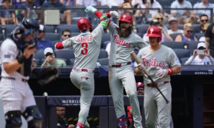 Harper y Schwarber impulsan a Filis a victoria 9-4 sobre Yankees sin Judge