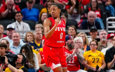 Kelsey Mitchell anota 25 y las Fever aprovechan una segunda mitad de 59 puntos para vencer a las Dream 99-82