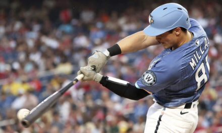 Lowe pega jonrón y Nacionales derrotan a Padres 4-2 para romper racha de 5 derrotas