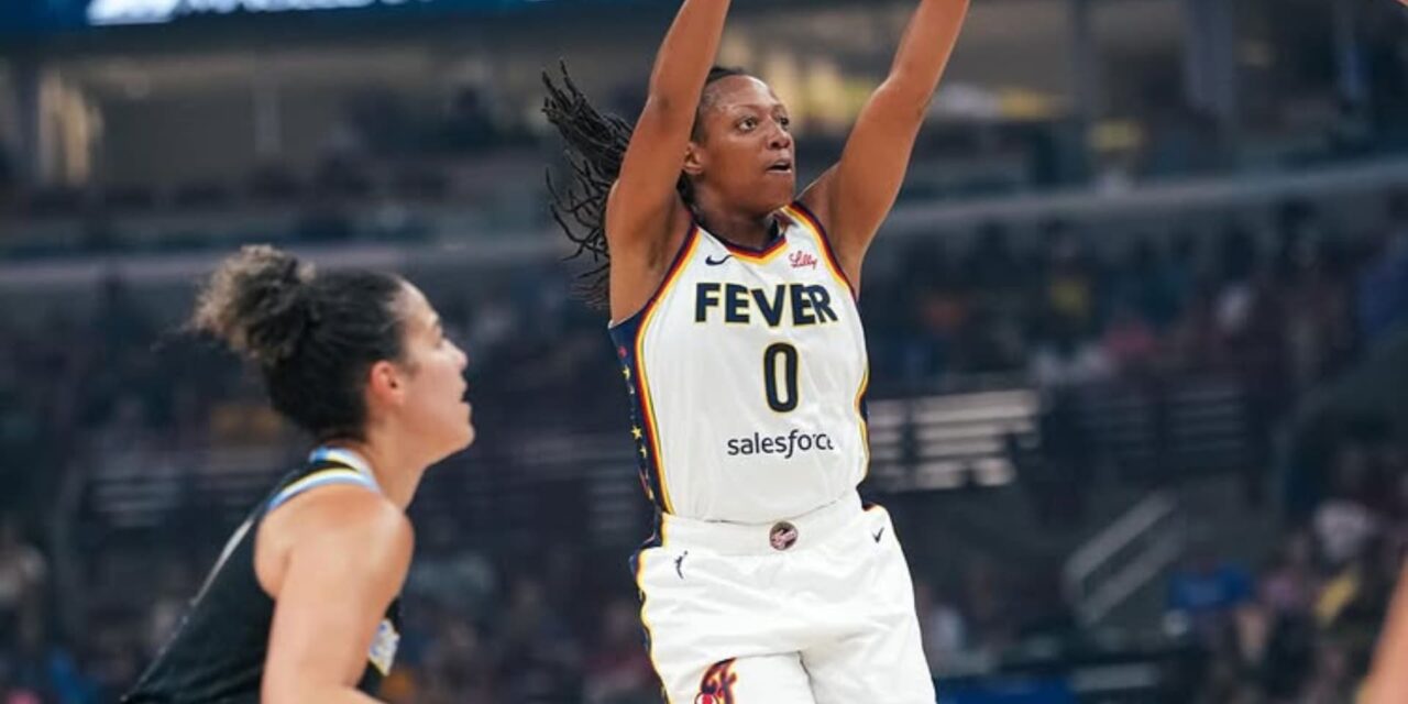 Los 35 puntos de Mitchell dan la victoria al Fever sobre Sky por 93-78