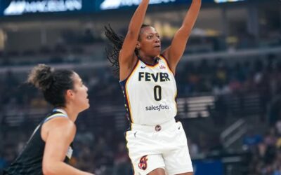 Los 35 puntos de Mitchell dan la victoria al Fever sobre Sky por 93-78
