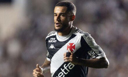 Coutinho completa su traspaso del Villa al Vasco da Gama de Brasil