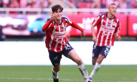 ‘Hormiga’ González da triunfo a Chivas