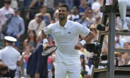 Djokovic logra otro récord en Wimbledon y bromea sobre tomar margaritas con sus rivales