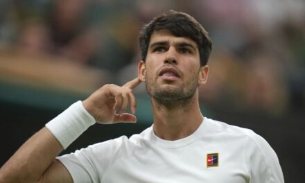 Alcaraz lleva racha de victorias en Wimbledon a 18 y Sabalenka avanza a otra semifinal